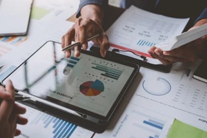 Business people talking And calculations about charts and graphs showing the growth of investment results