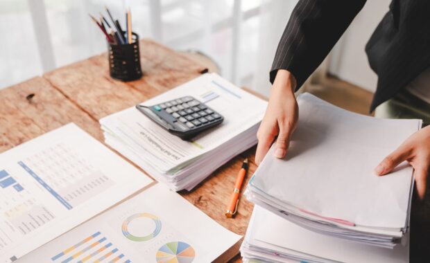 employees who work with a lot of documents Searching for documents