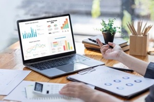 financial businesswomen analyze the graph of the company's performance to create profits and growth